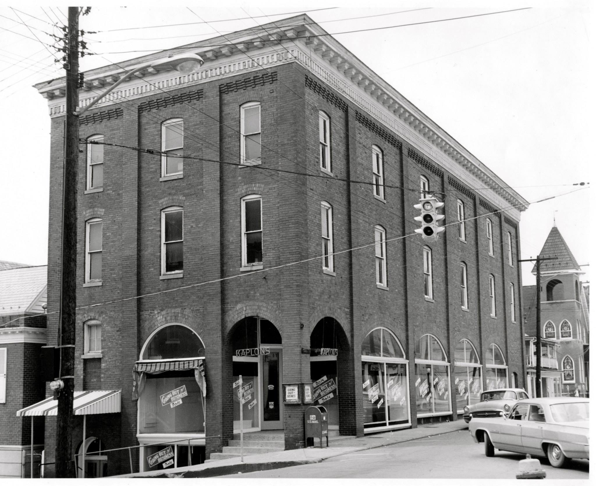 Kaplon's_Going_Out_of_Business_Sale_in_1967.